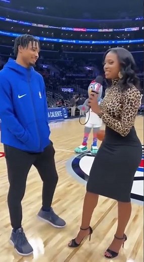 NBA reporter slips and falls during the postgame interview 😮