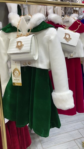 robe #Sally 💃super qualité velure 💚❤️💙🖤 L'âge 2 / 4 / 6 ans Disponible chez #Zerrouki_kids Merhba bikom ☺️ #ملابس_بنات #شعب_الصيني_ماله_حل😂😂 #بومرداس #جزائر