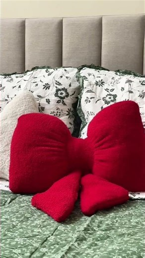 Turning my favorite Laura Ashley bedding into something perfectly holiday-ready! #HomebyRevman