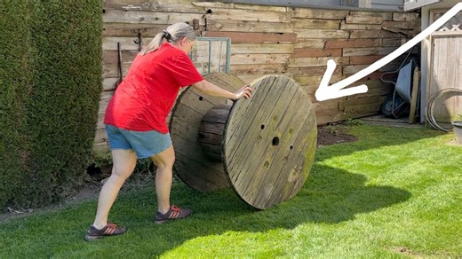 She rolls an electrical spool into her garden for this stunning transformation!