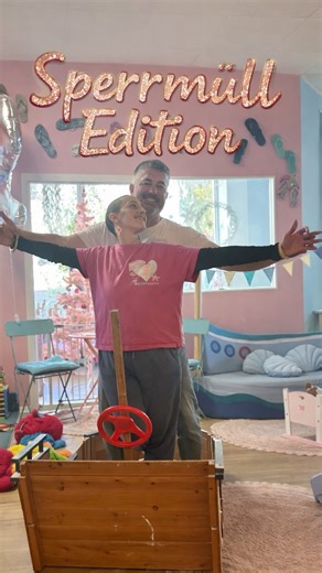 👉 Jasmin Aslin | Babybeach ✨ UGC 🧿Frauenkreise & Brustkrebs on Instagram: "Titanic im Sperrmüll-Edition Wir haben keine Yacht… aber wir haben ein aussortiertes Boot. Reicht für TITANIC 💗🚢 Fatih: Jack Ich: Rose Budget: 0€ Drama: 100% Wer will Teil 2? 😂👇 #fatihjasmin #sonntagskracher #babybeachsulzbachammain #titanic #myheartwillgoon"