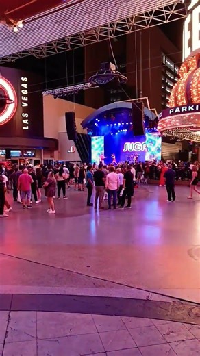 Fremont Experience Las Vegas Concert #viral #lasvegas #freemontstreet #springbreak2026 #rockstar