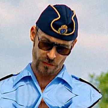 👮‍♂️🚓⟪"Kopps" (2003)⟫Who does this police officer work for. #edit #shorts #movie
