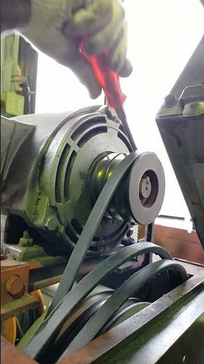 射出成形 粉砕機 Vベルトの外し方