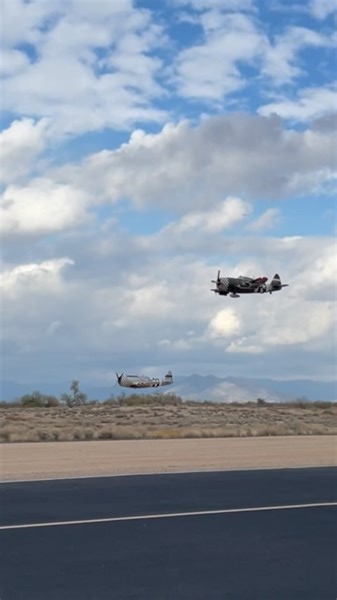 #p47 #p47thunderbolt #p47razorback #warbirds #warbirdsofamerica #warbirdlovers #warbirdsofinstagram #warbird #fighter #fighterpilot #fighteraircraft #ww2aviation #ww2 #ww2planes #rc #rcplane #rcplaneshow #rcplanesofinstgram | RC Squadron