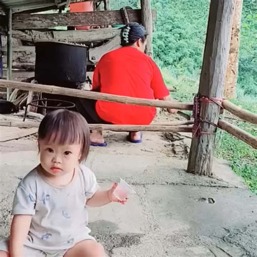 The difficult life of a single mother and child every day | Mother Angel