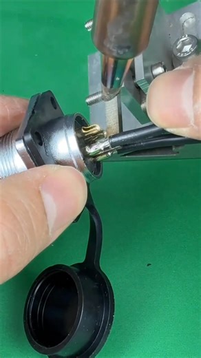 Four-pin aviation connector angled soldering. Weipu aviation connector solder wire bonding. Beginners can directly solder. Full solder joints. #WeipuaviationConnector #AviationConnectorSolderingMachine #SolderingExperienceSharing | LCDrepairguide