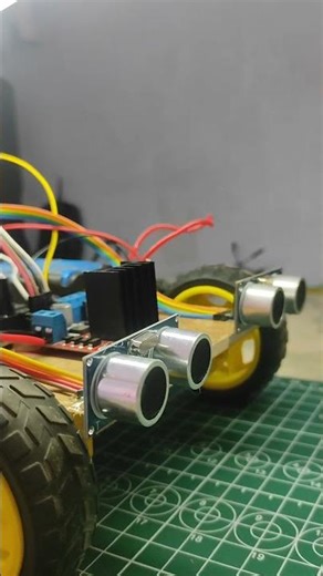 Hand following car by arduino #gcgelectronics #arduinoproject #engineeringprojects