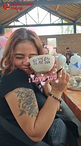 Foreign journalists decorate pottery, learn to express their love in Chinese On Sept. 24, 2024, #LatinAmerican journalists from Argentina, Brazil, Colombia, Peru and other countries came to Qionglai city, southwest China's Sichuan Province to visit the Qiong #Kiln Archaeological Park and experience the intangible cultural heritage of this historic city. Vanessa Paola Martinez Granatis, a journalist from Uruguay, decorated #pottery and wrote “I love you” in Chinese characters. | WE ARE CHINA