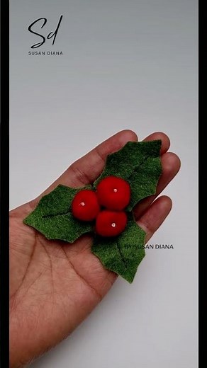 DIY Christmas Hairclip 🎀 Felt Holly Leaves & Red Berries | Cute Holiday Accessory