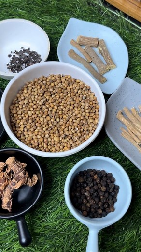 SUKKU MALLI POWDER Sukku Malli Coffee is a time-tested South Indian herbal drink made from a powerful blend of dried ginger (sukku), coriander seeds (malli), and traditional spices. ☕❌ Unlike regular coffee, it’s caffeine-free and packed with natural health benefits. ✨ This comforting decoction helps: 💪 Boost immunity 🍽️ Improve digestion ⚖️ Support weight loss 🤧 Relieve sinus, cold & throat infections 🤕 Soothe body pain & joint aches 🧼 Detoxify the body With its warm, earthy flavor 🌾 and 