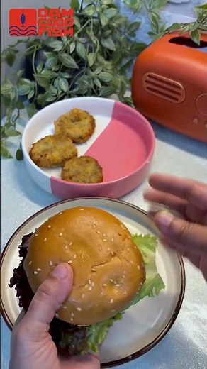 Juicy & Crispy Fish Patty Burger Recipe | Ready in Minutes 🍔 #damgoodfish #seafood #eatclean #food