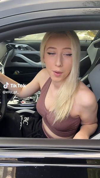 Pasan q cosas ?? 🤭🤭 | #ellyshow #humor #cars #fyp #coches #skit