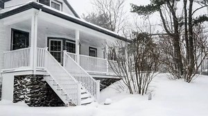 Blizzards across east coast of US as 'bomb cyclone' dumps huge snowfall and hurricane-force winds. | Telegraph News