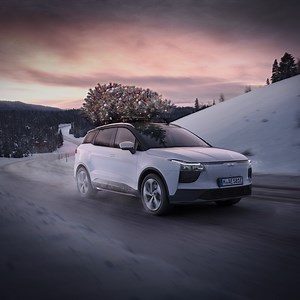 Dashing through the snow in a 204-horses sleigh, Over the streets we go, Laughing all the way. Happy holidays from the Aiways U5. -- Electricity consumption combined in kWh/100 km: 13.8 (NEDC), 17,0-16,6 (WLTP) CO2 emissions combined: 0 g/km. Further information: https://www.ai-ways.eu/wltp-dat | Aiways