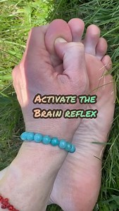 Foot Reflexology for DEPRESSION & ANXIETY🧡💚 This short and easy reflexology routine is a fabulous and really effective tool to help yourself through a challenging downs, stress and depression ❤️‍🩹 Have a go and let me know -:) My quick to go foot reflexes: 👣Brain/Head/Hypothalamus/Pitutary Gland 👣Vagus Nerve 👣 Adrenal Glands Working on these reflexes of both feet for few minutes may help you to: 🧡Balance Central Nervous System; 💚Relax the feeling of stress and hopelessness; 🧡Ease up bre