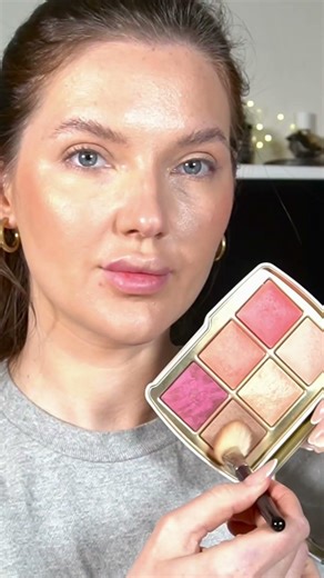 Ease red lips makeup