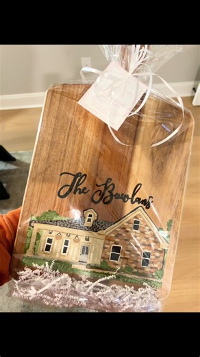 Cutting Boards! How stinking cute is this for a bridal shower gift!! Ps I forgot to add the chains on the baskets before I peeled off my tape, but we got it fixed😂👌🏼 #bridalshowergift #housewarming #cuttingboard #handpainted #home