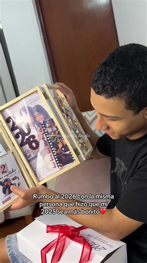 Rumbo al 2026 con la misma persona💖 No esperes más y sorprende a tu persona especial este 24 de diciembre❤️ Catálogo disponible en el link de nuestro perfil!🎄 . . . . . . #regalosdenavidad #regalosparanovio #novios #sopresa #fyp