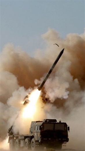 Pakistan’s military announced on Tuesday that it had successfully test-fired a new long-range surface-to-surface missile, underscoring the country’s focus on strengthening its conventional and strategic deterrence capabilities. According to an official statement from the Inter-Services Public Relations (ISPR), the missile—identified as Fatah-4—demonstrated its full operational range of around 750 kilometers during the launch. Defense officials said the weapon is equipped with advanced guidance a