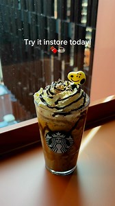 Have you tried the new Joe Kind Snoopy beverages? The delicious Frappuccino® is a mix of vanilla, choc chips, ice and milk swirled with chocolate and caramel drizzle. That’s not all though — it’s topped with an exclusive white chocolate Joe Kind Snoopy too! 🥰 | Starbucks Australia