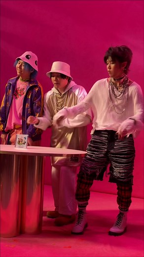 ミセスグリーンアップルの10周年を祝う