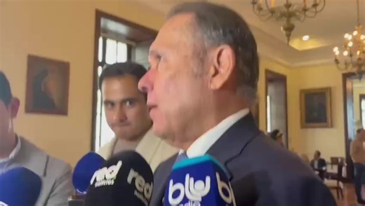 El senador Efraín Cepeda denunció un posible ‘mico’ en la ponencia del Senado que permitiría usar recursos de las pensiones para gastos de funcionamiento. Advirtió que esos fondos son sagrados y no deben destinarse a fines electorales del Gobierno Petro. | La Hora de La Verdad con Fernando Londoño Hoyos