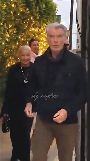 pierce brosnan with wife Keely Rose goes restorent #keelybrosnan #piercebrosnan .