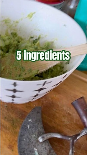 Super SIMPLE Guacamole 🥑🧅#cooking #guacamole #diy
