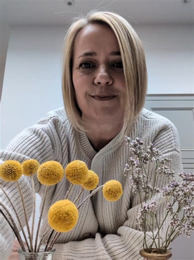 Wedding Prep Wednesday! Here's one for all those wedding couples thinking of doing their own flowers for bud vases. #diywedding #weddingdiy #weddingflowers #diyweddingflowers