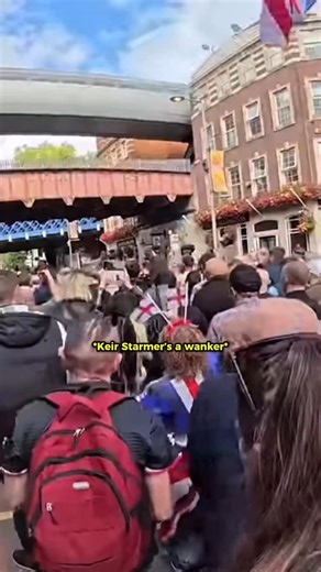 Unite the Kingdom 🇬🇧 The fan interactions in places like these are always so enjoyable. United through content & laughter. So beyond a political message, it amplifies HUMANITY. | Arab Uncut