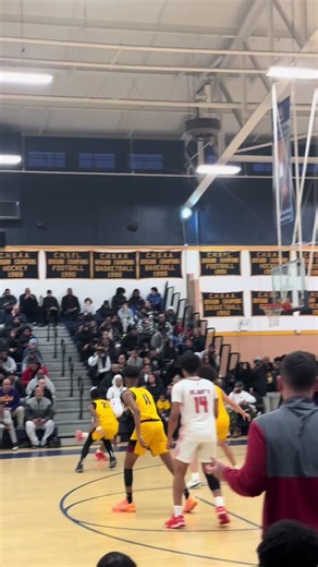 February 20, 2024 2024 Archdiocesan Semi Finals No. 2 @straysbasketball defeated No. 6 @hayeshoops 63–58 in the AA Archdiocesan Semi Finals. Fun matchup between sophomore year @magic_m31 & freshman year @top1shifty. @showout_tai & @bstoresjr_ matched up against @adammm.2 & @treybuckets__21 #sports #basketball #explore