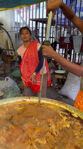 मैडम जी के यहाँ mutton खाने कोन आया है /