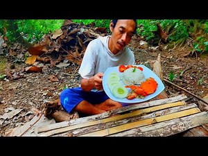 Eating Delicious Mud Crab with tomato and cucumber