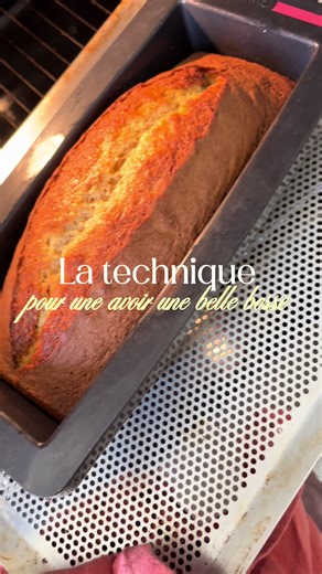 🍰 GÂTEAU ÉMILIE Le gâteau ultra moelleux qu’on fait en 2 minutes seulement 😍 🧈 Ingrédients • 100 g beurre demi-sel • 200 g sucre ( 150g suffisent ) • 4 œufs 🥚 • 80 g farine • 50 g poudre d’amandes ou coco râpée 🥥 • 1 c. à café levure • 1 pincée de sel • arôme vanille ⚙️ Préparation (thermomix ) 👉 Tout mettre dans le bol 👉 Mixer 45 sec / vit. 6 👉 Verser dans un moule 👉 Four 180°C – 35 min ⏱️ ✨ Résultat : fondant, doré, irrésistible… encore meilleur le lendemain 🤍 💡 Astuce : amandes = v