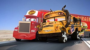 FAMOUS CARS Race Track Miss Fritter Racing vs Disney Lightning McQueen, Storm & Ramirez | Sugarinobearus