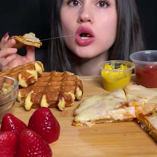 ASMR EATING HOMEMADE BREAKFAST MUKBANG | EGG PIZZA + STRAWBERRY WAFFLES #shorts
