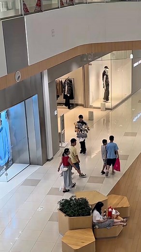 This is why you should always teach your kids kindness. 💕 At a busy mall, a man was struggling to carry a pile of teddy bears, but no one stopped to help him — people just walked past. 😔 He was about to give up… until a young girl stepped in to lend a hand. 🧸 What she didn’t know was that the man was recording the whole thing — and her simple act of kindness touched thousands online. As a reward, he told her to pick any teddy bear she wanted — and she chose one not for herself, but for her li