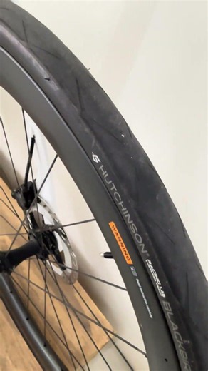 🚴💨 Hutchinson Blackbird Race: El neumático más rápido jamás creado por Hutchinson 🔥