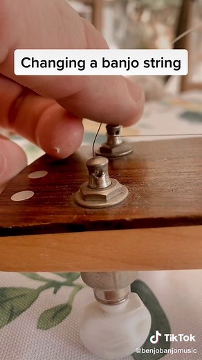 How to Change a Banjo String Easily