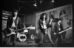 Watch the Ramones rip through 25 songs during show in 1978