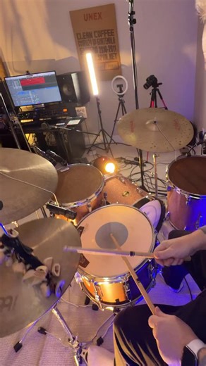 Friday night funk around with the great @benaylon Check out his amazing Tape Drums pack on Yurt Rock. It’s packed full of inspiration. 🙌 | Yurt Rock