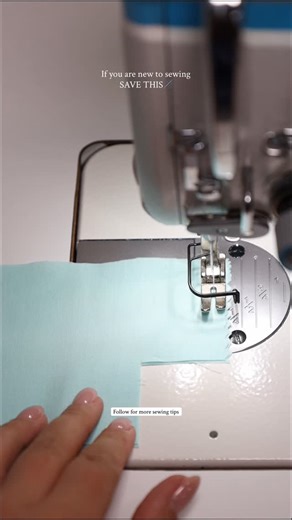 Gabriela's Atelier| Sewing educator| on Instagram: "🙋🏻‍♀️Make sure to read this 👌 With boxed corners, you can easily add depth to bags, creating a more functional and beautifully shaped makeup or tote bag #sew #sewing #sewingmachine #seamstress #patternmaking"