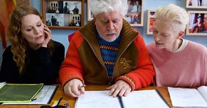 Novo filme de Almodóvar, 'The Room Next Door' recebe 18 minutos de aplausos no Festival de Veneza