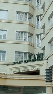 19 reactions | City lovers ❤️ Architectural gems Ever imagined sleeping inside a work of art? That’s the feeling at Meliá Bilbao, an iconic space designed by Ricardo Legorreta as a tribute to Basque sculptor Eduardo Chillida. A striking architectural landmark by the Nervión River, just moments from the Guggenheim. Who would you bring along? #CityLoversbyMelia #MeliaBilbao #Bilbao | MELIÁ Hotels & Resorts | Facebook