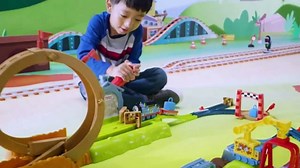 Thomas & Friends Launch & Loop Maintenance Yard TV Spot, 'Crank the Lever'