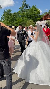 119K views · 676 reactions | "Sistem tataresc la Pietreni, Constanta la nunta lui Edi si a Claudiei❗️" Am avut onoarea sa fiu si eu prezent alaturi de formatia mea❗️" Formatia Mihail Titoiu #fotovideobianca ❤️ #nuntade5stele | Mihail Titoiu Music "MTM" | Facebook