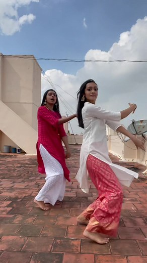 while in 🇮🇳… dc: @shivaani_anns & 🙋🏼‍♀️ #tamiltiktok #chakachak #atrangire #chennai #india #saraalikhan #bollywood #dance #dancing #tamil #telugu
