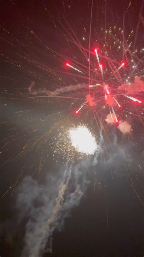 Pyrokinesis, Epstein island and a 25 shot Mario salute cake 🤘🏼#fireworks #pyro #pyrotechnics