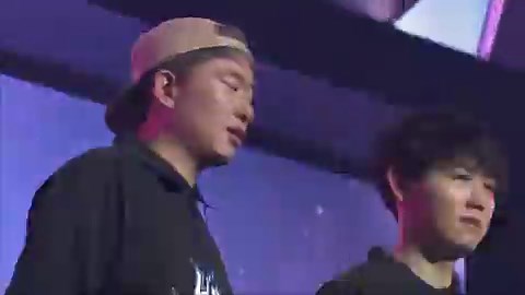 【SF6】拷問の訓練を一通り受けてきたキルアですら痛みを感じるのに、電流を無効化してみせたマゴさんに会場騒然。横浜BUNTAIで開催されている大規模対戦格闘ゲームイベント「ストリートファイター6 "獅白杯オフライン Day2 - 獅白ぼたんVSラプラス・ダークネス東西対抗戦"」配信中▼本配信・Day2 8on8東西対抗戦( https://t.co/V3pqC5386F )▼東西対抗戦のルール説明( https://t.co/LvWiuTtql7 )▼配信アーカイブ・Day1 3on3チーム対抗トーナメント戦( https://t.co/Phhe8Gh1bD )▼Day2参加チーム・西軍　└獅白ぼたん(Mリリー)　└SHAKA(Cマノン)　└こく兄(Cリュウ)　└蝶屋はなび(M舞)　└あきら(Cキャミィ)　└どぐら(Cディゲンヌ)　└ときど(CJP/Cケン)　└ガチくん(Cラシード)・東軍　└ラプラス・ダークネス(M舞)　└天鬼ぷるる(Mジュリ)　└ドンピシャ(Cガイル)　└鈴木ノリアキ(Cキンバリー)　└なるお(Cジェイミー/Cアレックス)　└かずのこ(Cヴァイパー)　└シュート(C